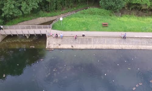 Drone Suya Düşmesin Diye Kendini Feda Eden Adam