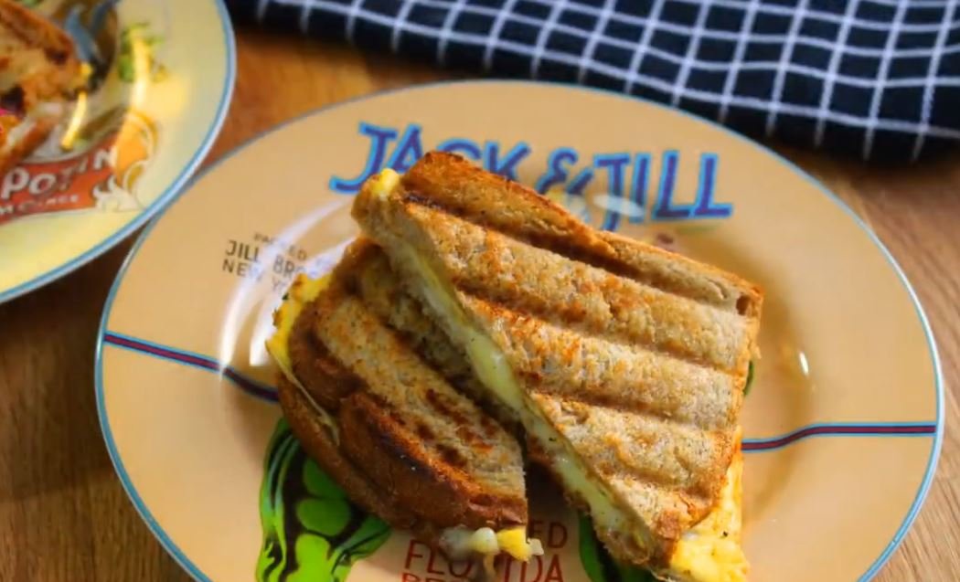 Nefis Yumurtalı Tost Tarifi