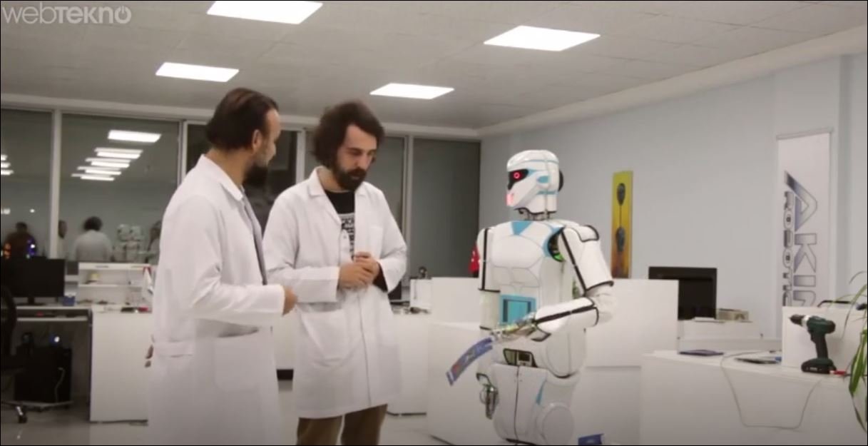 Türkiye'nin İlk Yerli Ve Milli İnsansı Robotu 