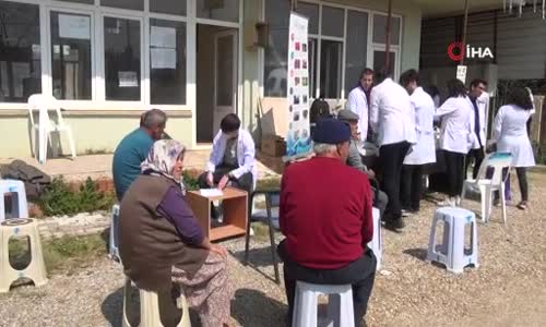 Geleceğin Doktor Adayları Köylerde Kapı Kapı Dolaşıp Sağlık Taraması Yapıyor 