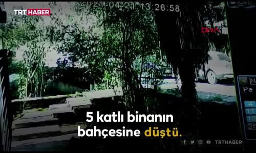 Kaza yapan cip evin bahçesine düştü