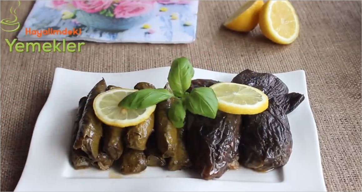 Etli Yaprak Sarma ve Kuru Patlıcan Karışık Dolma Tarifi