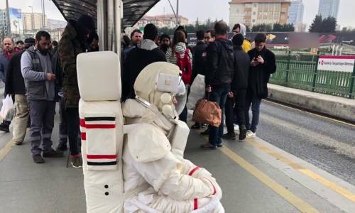 Astronot Kıyafetiyle Metrobüste Yolculuk Yapan Vatandaş