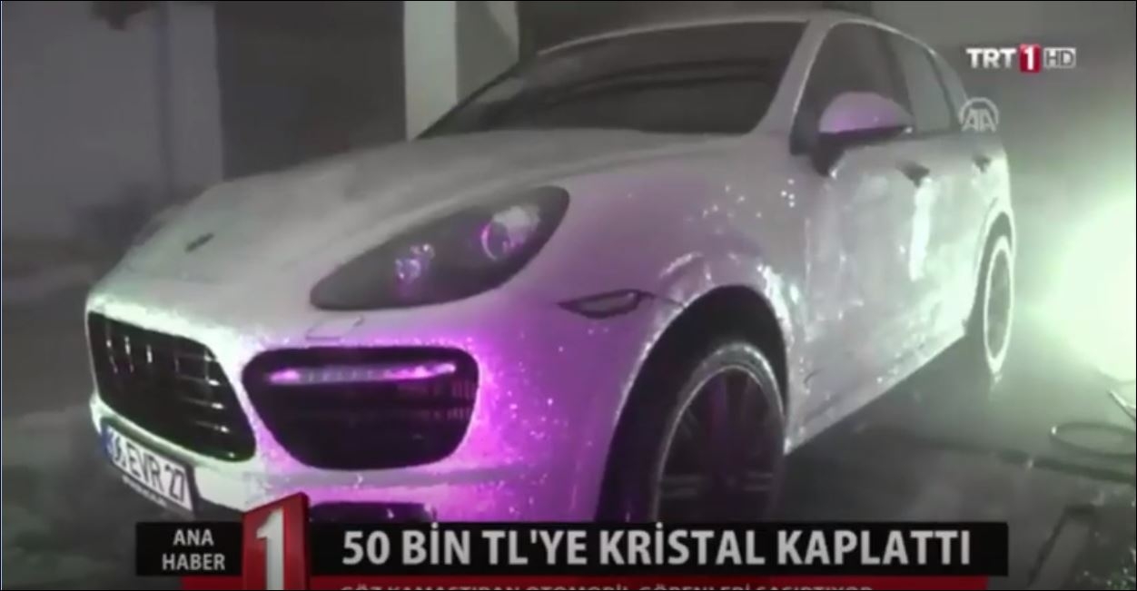 50 Bin TL Harcayıp Aracını Swarovski Taşlarla Kaplayan Adam