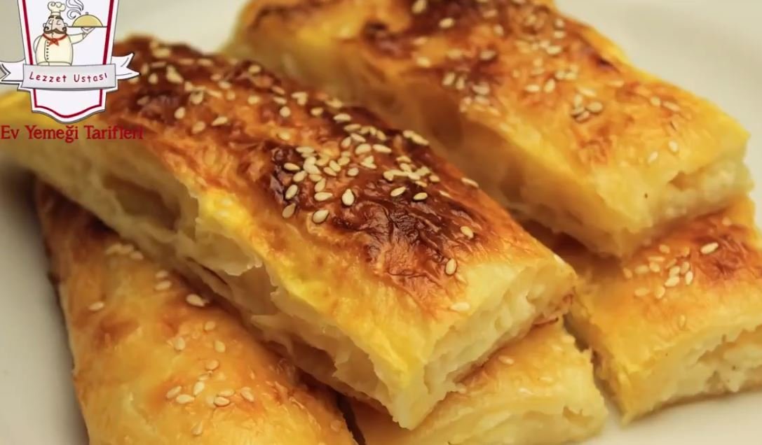 Hazır Baklava Yufkasından Peynirli Sodalı Rulo Börek Tarifi 