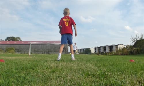 Messi'den Daha İyi Çalım Atan Çocuk