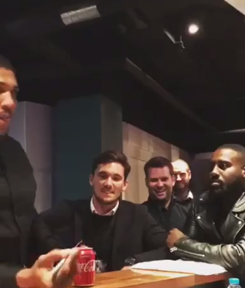 Anthony Joshua'nın Aklını Alan Genç Sihirbaz!