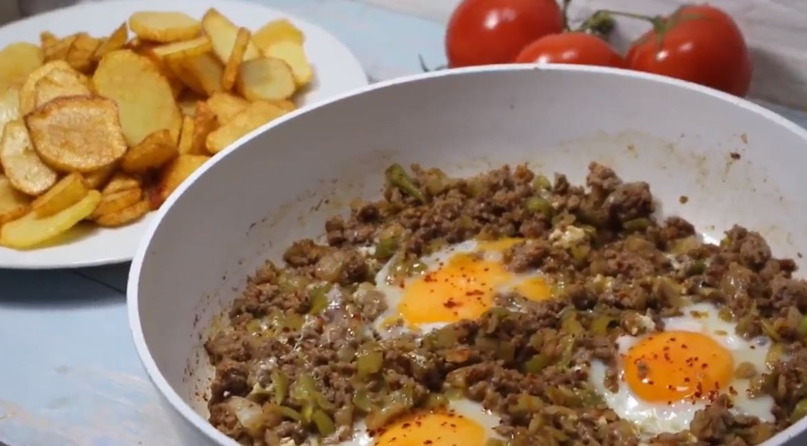 Sahur İçin Klasik Kıymalı Yumurta Tarifi 