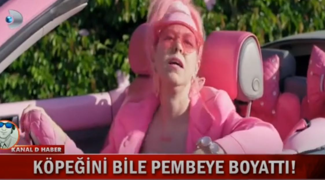 Pembe Sevgisini Abartan Kadın