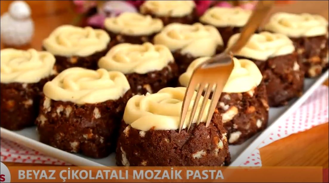 Farklı Mozaik Pasta Tarifi