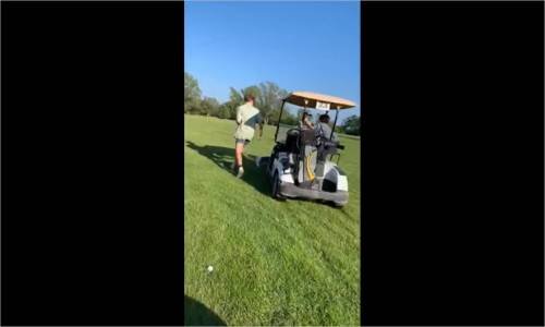 Arkadaşa Golf Arabasıyla Eşek Şakası Yapmak