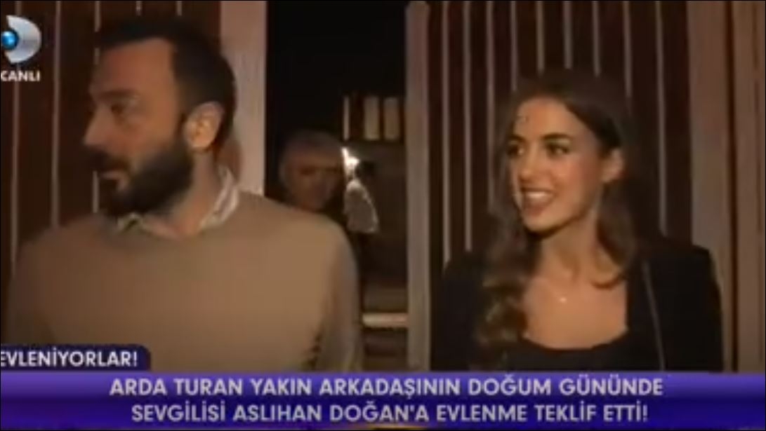 Arda Turan Sevgilisi Aslıhan Doğan'a Evlilik Teklifi Yaptı 