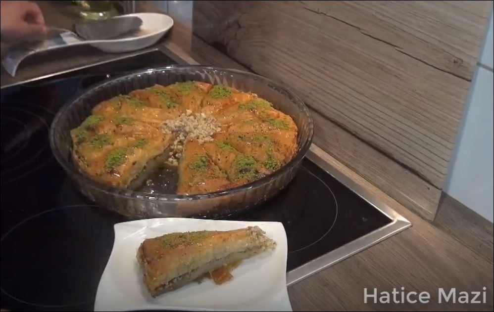 Cevizli Havuç Dilimi Baklava Tarifi