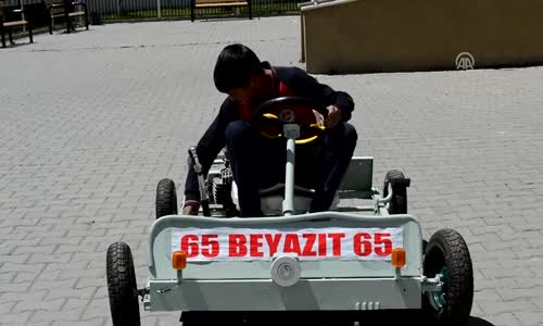 Atık Malzemelerden Go Kart Aracı Yapan Ortaokul Öğrencisi