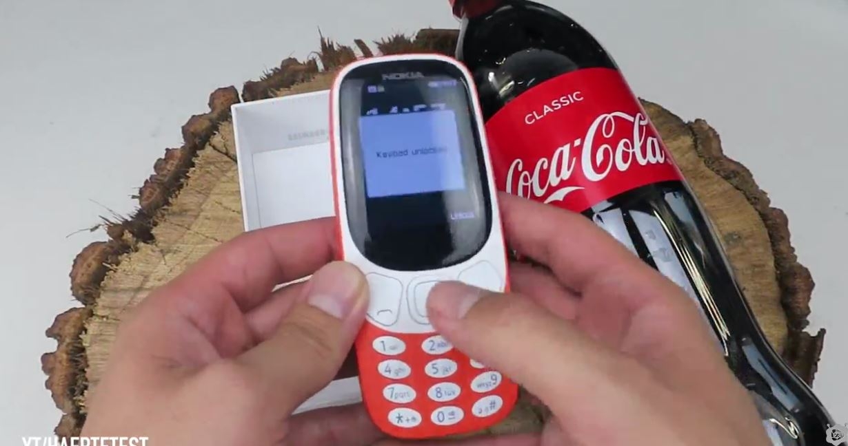 Yeni Nokia 3310'na Kola ile Yapılan Dayanıklılık Testi