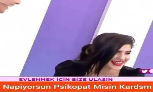 Gelin adayının elini öpen damat