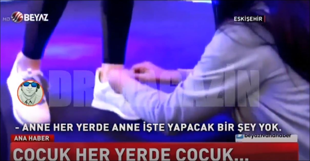 Aleyna Tilki Ayakkabısını Annesine Bağlattı