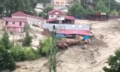 Sinop Türkeli'deki selde fabrikanın yıkılma anı kamerada