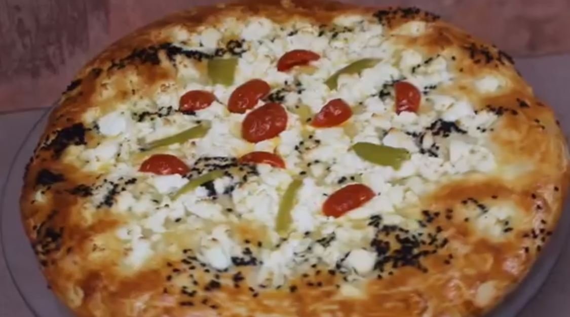 Pamuk Gibi Kahvaltıya Peynirli Pizza Tarifi 