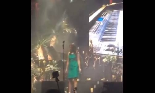 Lana Del Rey'e Konserde Yüzüme Otur Diye Bağırmak