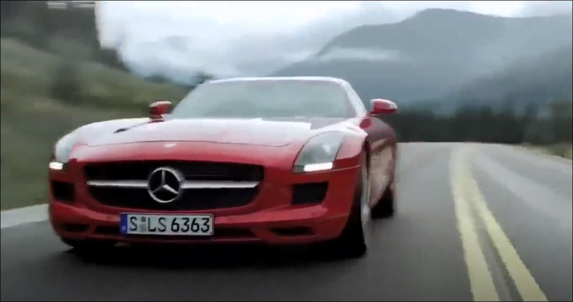 Mercedes Benz SLS AMG Yerçekimine Meydan Okuyor