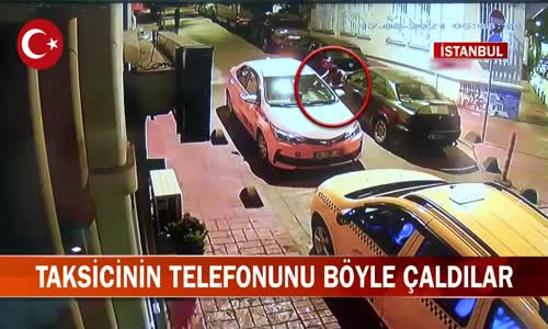 İstanbul Beyoğlu'nda Hırsızlar Uyuyan Taksicinin Telefonunu Çaldı! İşte Görüntüler