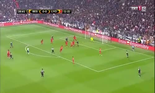 Beşiktaş - Lyon Maçında Kızıl Saçlı Taraftar Gündeme Oturdu