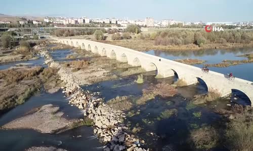 Kızılırmak'ta Kuraklık Tehlikesi! Sular Çekildi, Kara Parçaları Ortaya Çıktı 