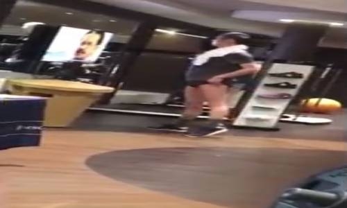 Spor Salonunda Kendine Seksi Seksi Bakan Adam