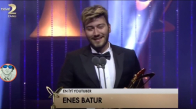 Enes Batur Altın Kelebek En İyi Youtuber Ödülünü Şeyma Subaşı'dan Aldı
